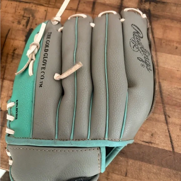 Rawlings players series RHT 11” glove - Picture 2 of 3